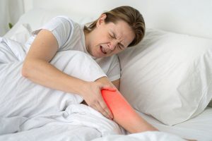 잠-자다가-다리에-쥐-날때-대처법